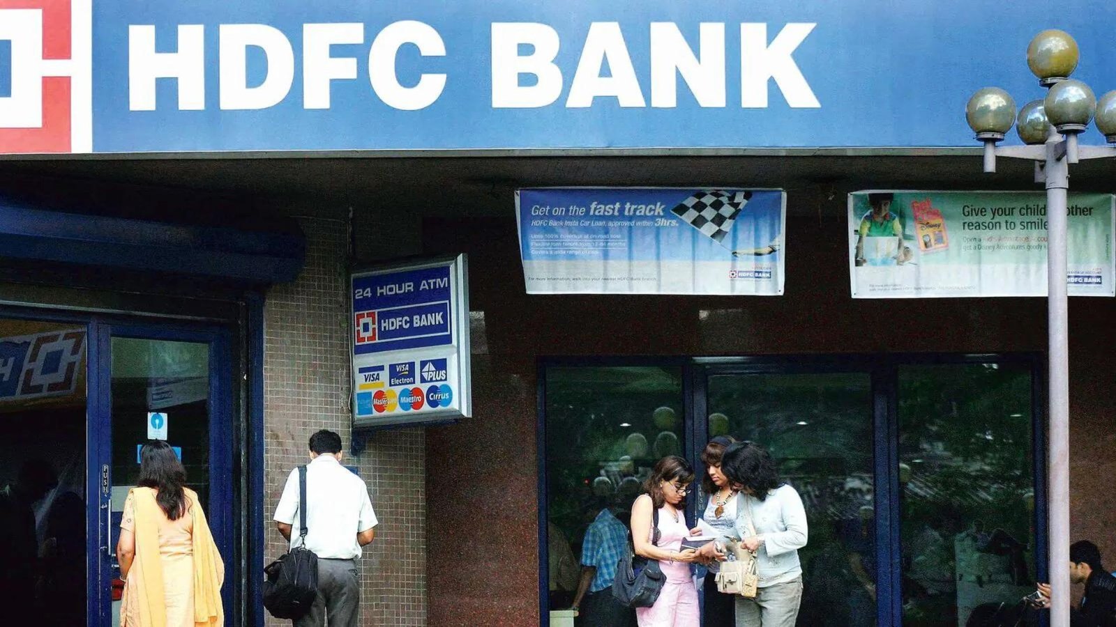 Hdfc Bank Revised Fd Interest Rates Across Various Tenures Check New List Here 2590
