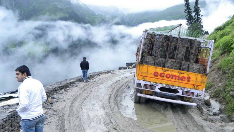 Rohtang Pass, one of the deadly roads in India